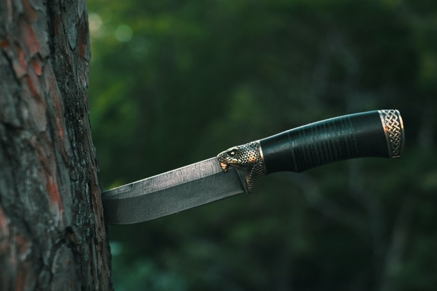 Most Popular Damascus Knives Used by Professional Hunters